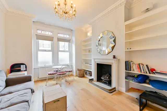 Photo 2 — Flat Ground Floor, 213 Battersea Bridge Road, London