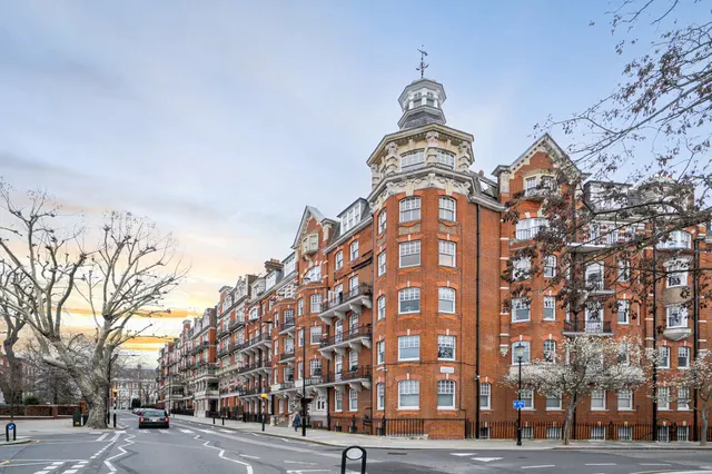 Campden Hill Road, London, W8, photo 1