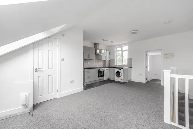 Photo 2 — Flat 3, 41 Graham Road, Harrow