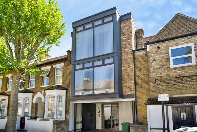 Steele Road, London, E11, photo 1