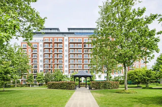 24 Empire House, 6 East Drive, London, photo 1