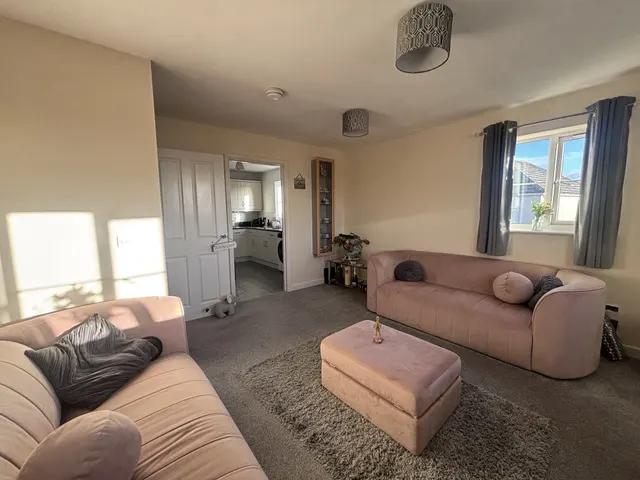 Minnow Close, Calne, SN11, photo 2