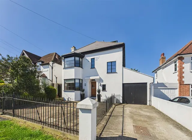 Windmill Hill, Ruislip, Middlesex, HA4 8QE, photo 1