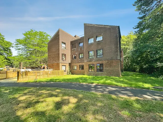 Dawsmere Close, Camberley, Surrey, GU15 1ST, photo 1
