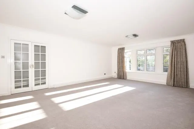 Myrtleside Close, Northwood, HA6, photo 2