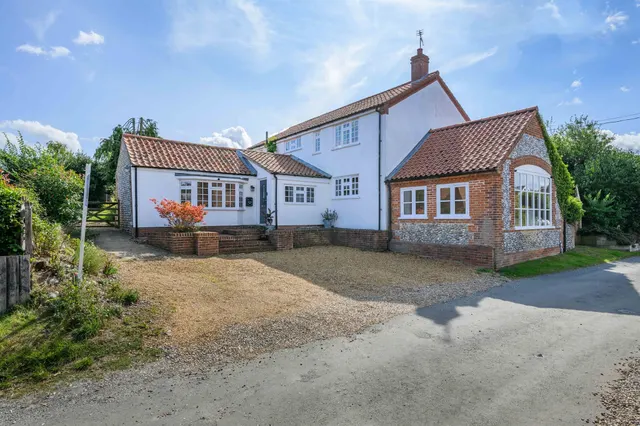 Old Turnpike Road, Roughton, Norwich, photo 1