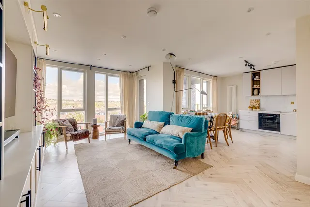 Ravensbury Terrace, London, SW18, photo 1
