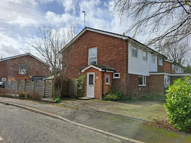 Bax Close, Cranleigh, GU6, photo 1
