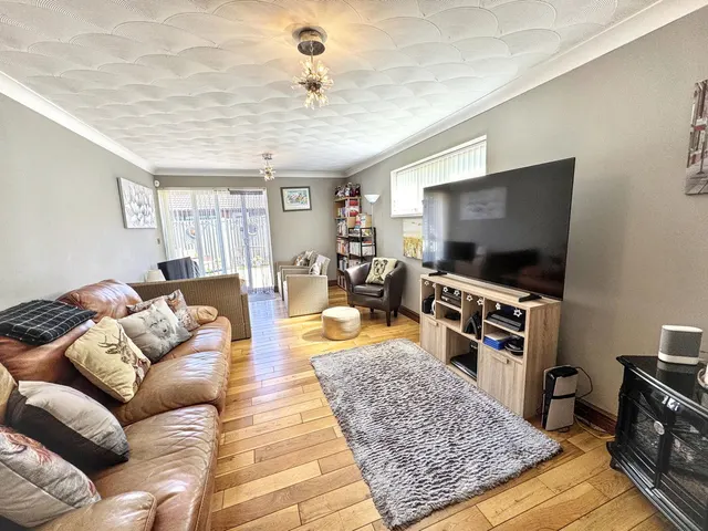 Ffordd Y Berllan, Towyn, LL22, photo 3