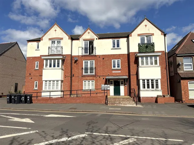 Hillmorton Road, Rugby, photo 1