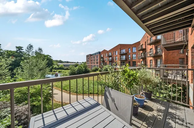 Walnut Tree Close, Guildford, GU1, photo 3