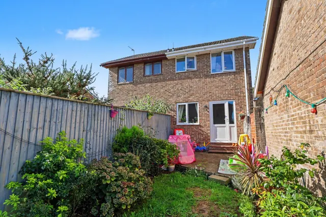 Bullfinch Close, Creekmoor, BH17, photo 2