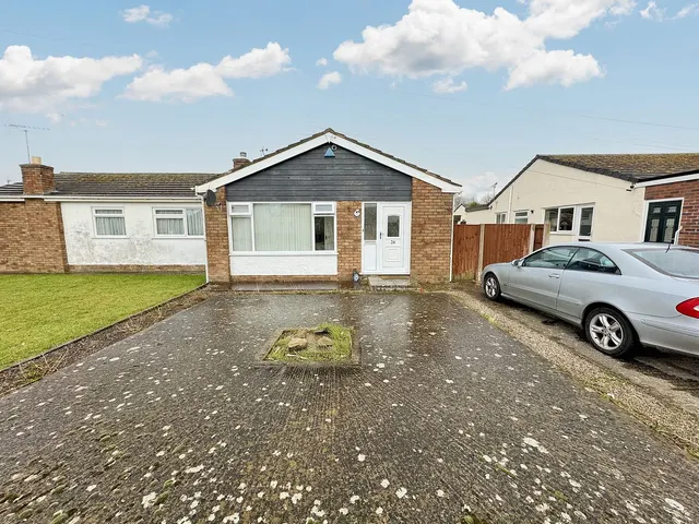 Llys Madoc, Towyn, LL22 9NH, photo 1