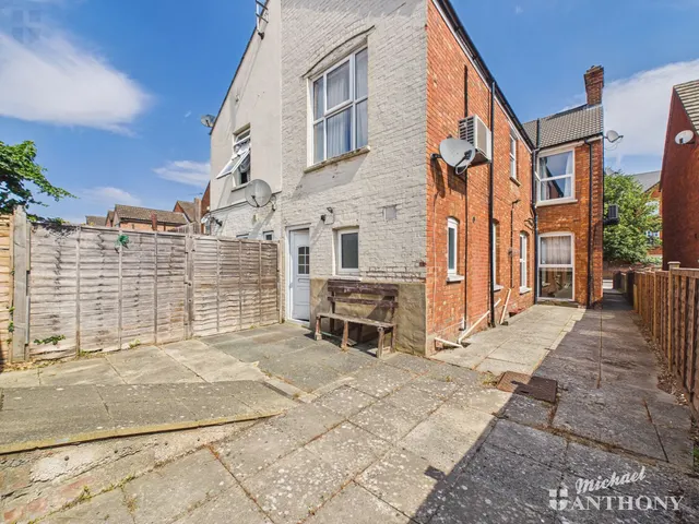 Photo 3 — High Street, Aylesbury, HP20 1RE