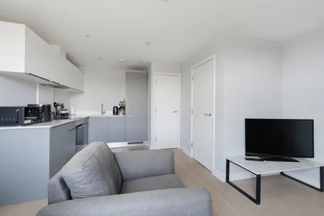 Field End Road, HA4, photo 3
