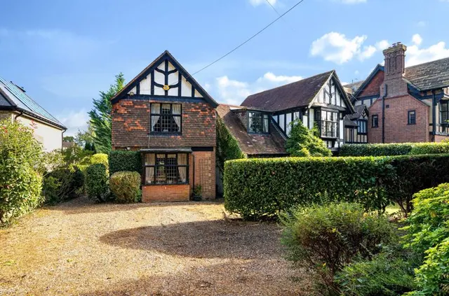 Uplands Road, Kenley CR8 5EE, photo 1