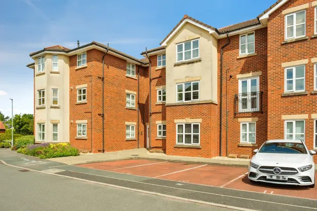 Ladybower Close, WIRRAL, photo 1