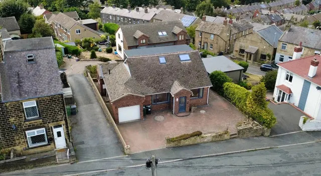 Cliffe Street, Clayton West, photo 1