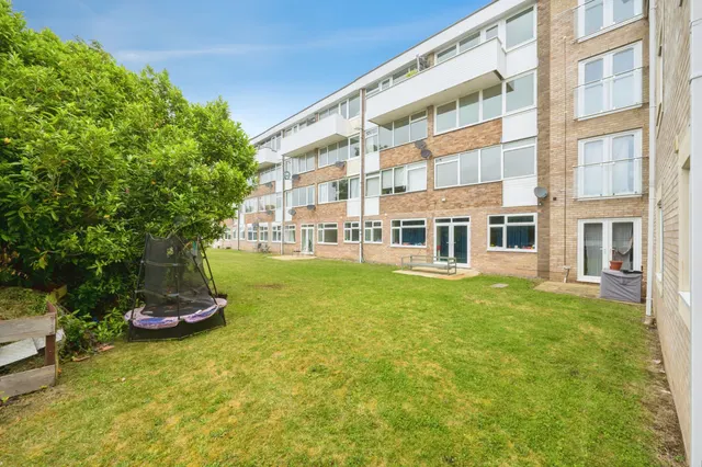 Sycamore Avenue, Eastleigh, SO53, photo 1