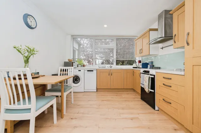 Sycamore Avenue, Eastleigh, SO53, photo 3