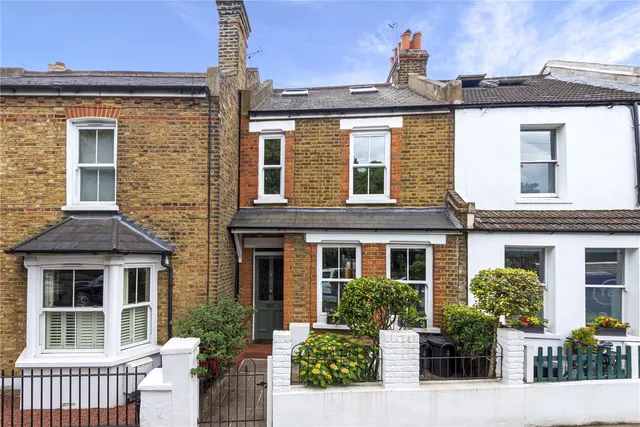 Shacklegate Lane, Teddington, TW11 8SH, photo 1