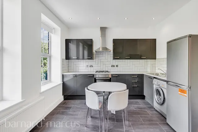 Mulgrave Road, SUTTON, photo 1