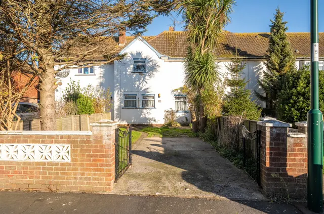 Ash Grove, Bognor Regis, PO22, photo 1