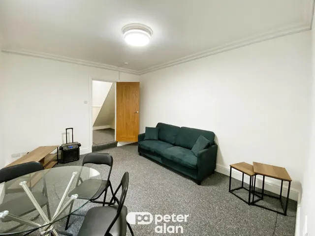 Newport Road, Cardiff, CF24, photo 2