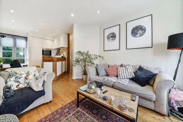 Ballater Road, London, SW2, photo 2