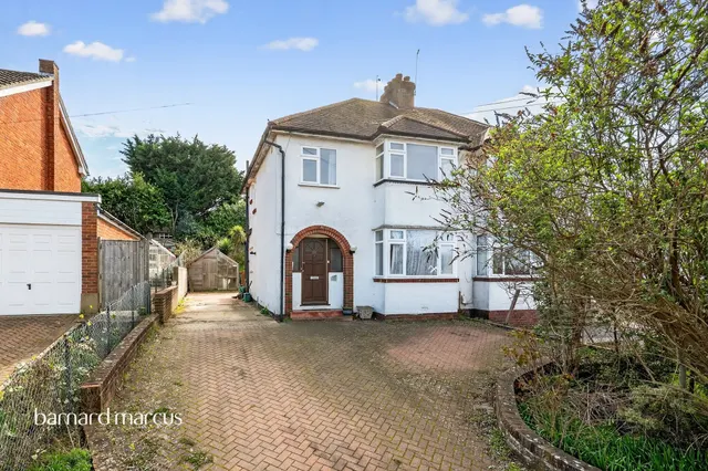 Grosvenor Road, Epsom, photo 1