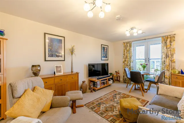 Berneslai Close, Barnsley, S70, photo 1