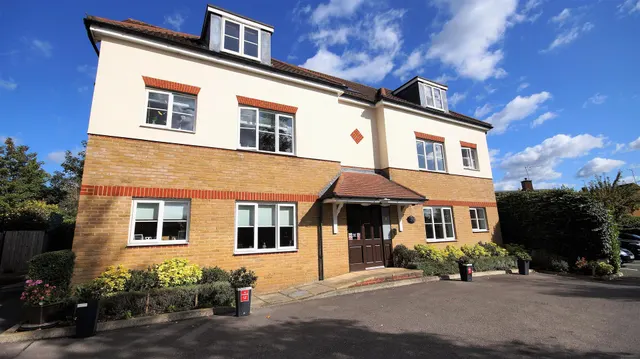 Foresters Court, Loughton, photo 1