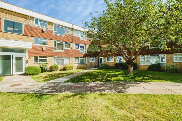 College Gardens, Worthing, photo 1