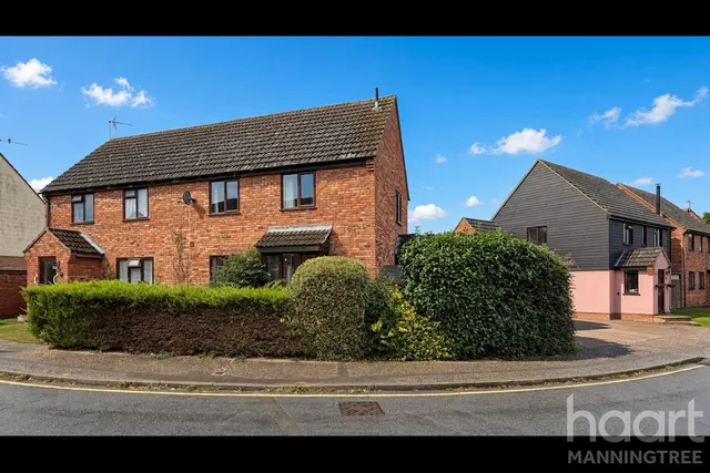 3 bedroom house, Munnings Way, Lawford, CO11