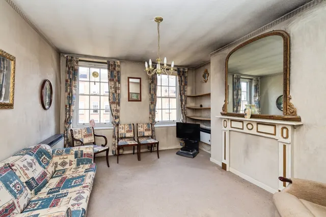 Photo 3 — Vicarage Crescent, Battersea, London, SW11