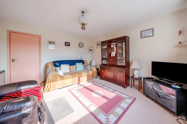 Bronsdon Way, Denham, UB9, photo 2