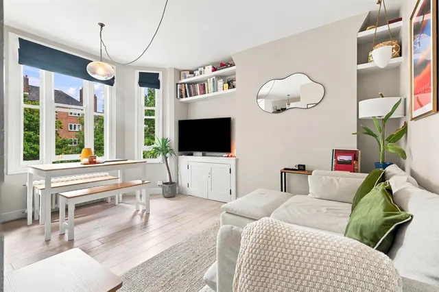 Highbury Grange, London, N5, photo 1