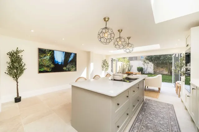 Sarsfeld Road, SW12, photo 2