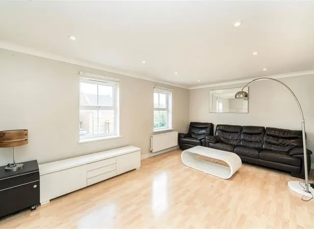 Photo 3 — Barlow Drive, Woolwich, SE18