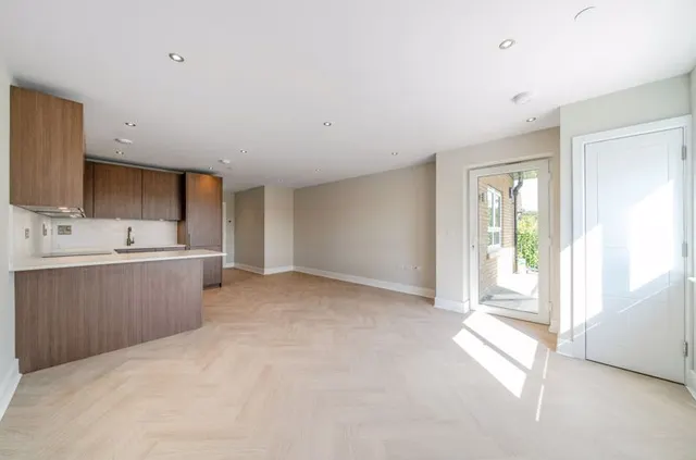 Photo 2 — 88 Riddlesdown Road, Purley CR8 1DD