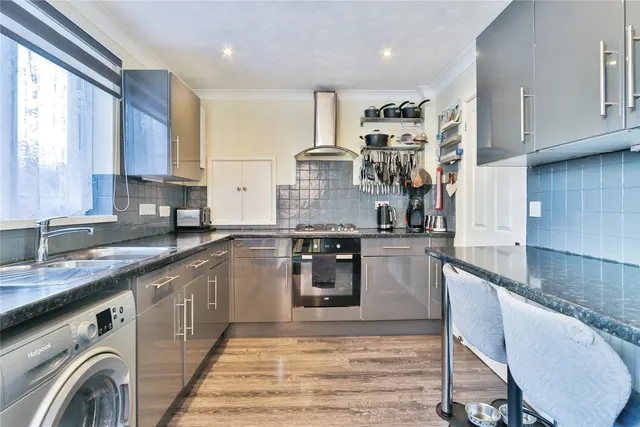 Godmanston Close, Poole, BH17, photo 2