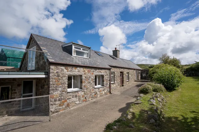 Photo 2 — Court Farm, Mynytho, Pwllheli, Gwynedd, LL53 7SH