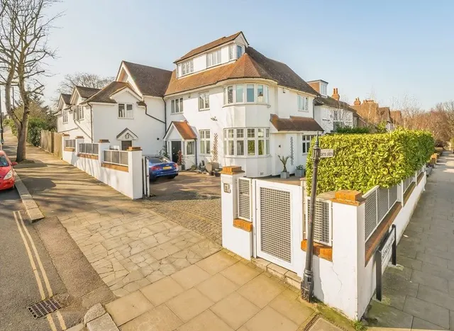 Woodside Avenue, Highgate, N6, photo 1