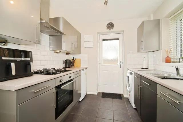 Horton Close, Rodley, LS13, photo 3