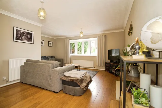 Horton Close, Rodley, LS13, photo 2