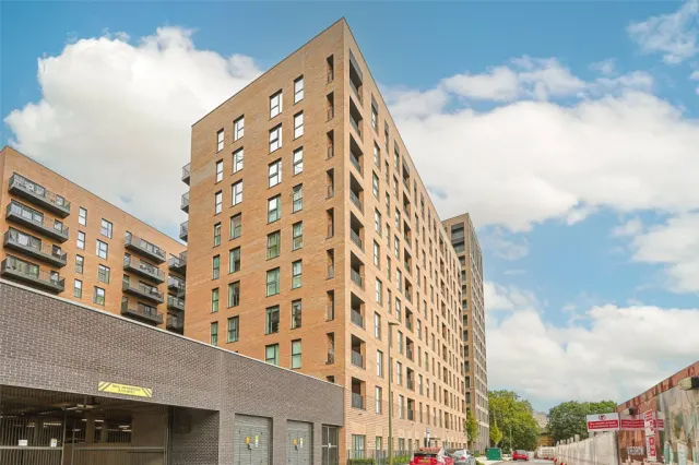 Lismore Boulevard, Colindale, NW9, photo 1