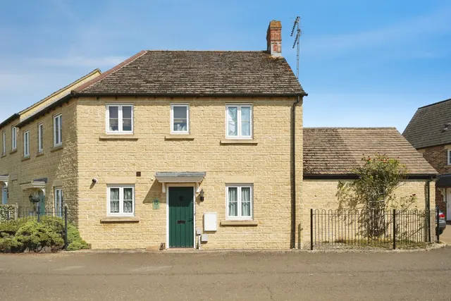 Boundary Lane, Carterton, photo 1
