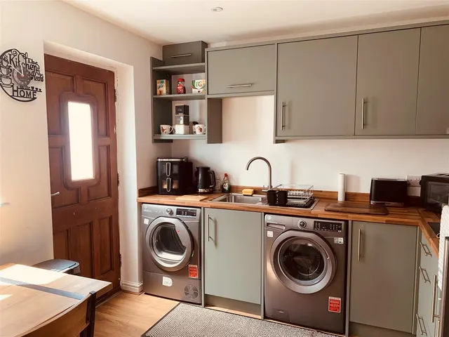 Photo 3 — Oakgrove Way, Bridgwater TA6 4UQ