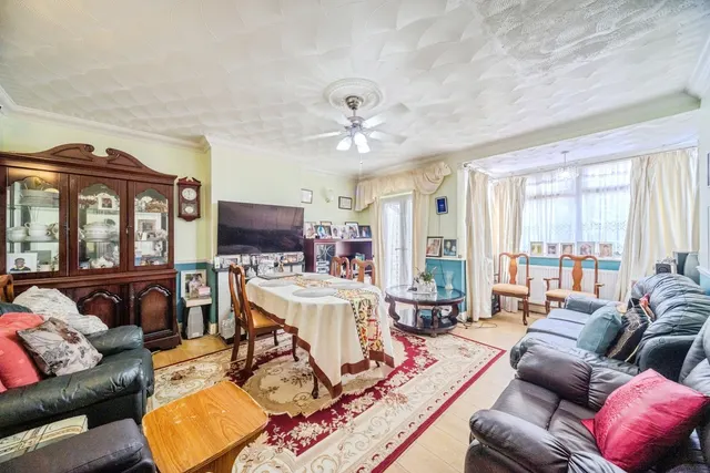 Photo 2 — Mayne Avenue, Luton, Bedfordshire, LU4