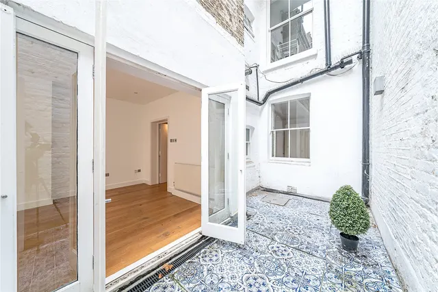 Photo 3 — Belgrave Road, London, SW1V